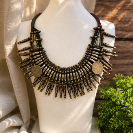 Vintage tharu necklace